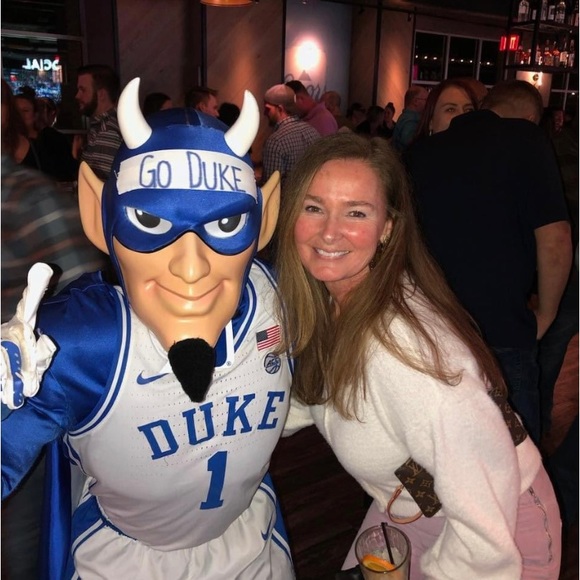 Meet your Posher, Nicole - Picture 1 of 1